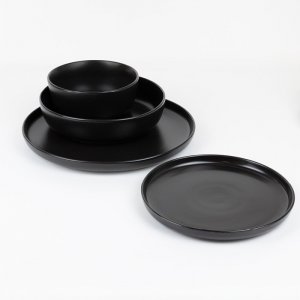 SVING Mělký talíř FUTURE BLACK 20 cm, černý porcelán