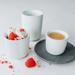 G. Benedikt DOUBLEWALLS Porcelánový dvoustěnný šálek TWIST glazed, 250 ml