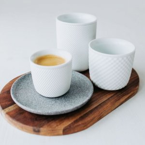 G. Benedikt DOUBLEWALLS Porcelánový dvoustěnný šálek TWIST raw, 250 ml