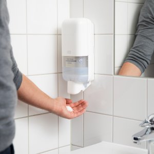 Tork Zásobník na mýdlo a dezinfekční prostředky, S4, bílý